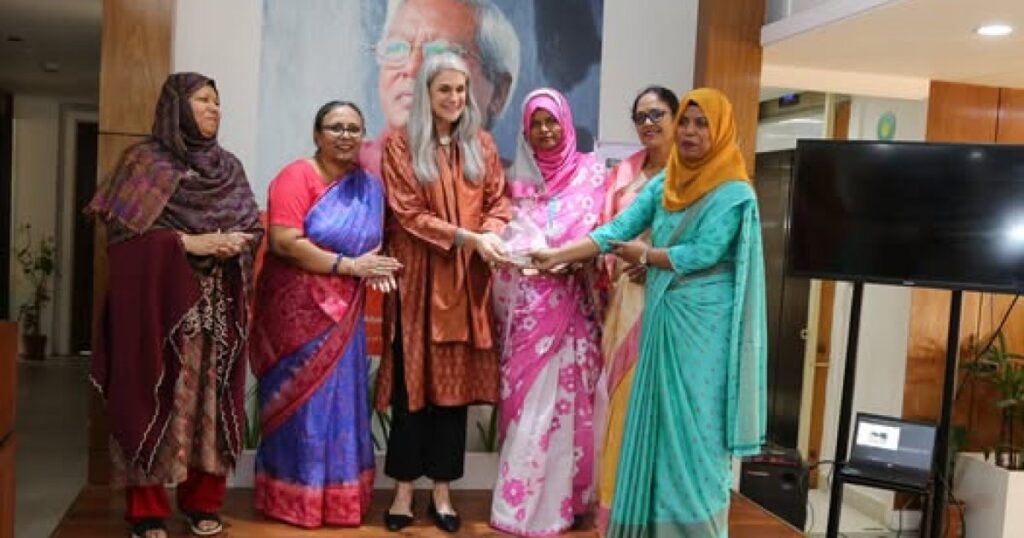 মিডওয়াইফারি সোসাইটির নবনির্বাচিত সদস্যদের সংবর্ধনা