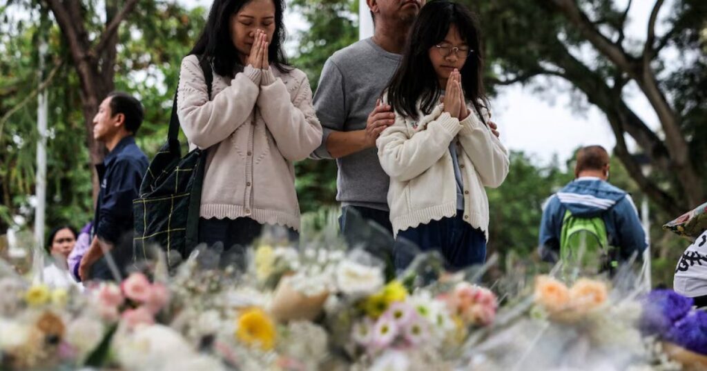 হংকংয়ে আগুনে নিহতদের প্রতি শোক, বিক্ষোভে চীনের সতর্কতা