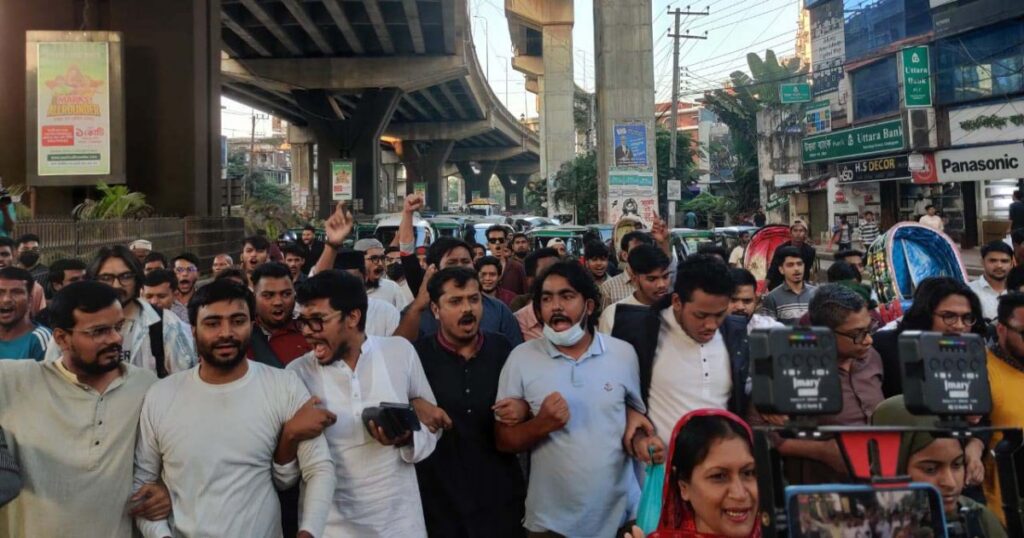 চট্টগ্রামে এনসিপির আনন্দমিছিল ও মিষ্টি বিতরণ