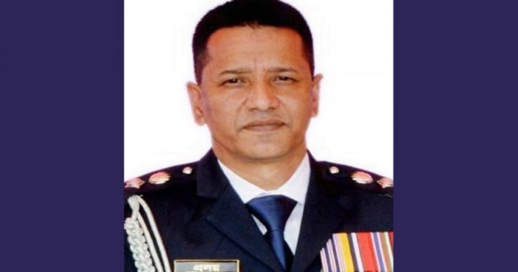 যশোরের সাবেক এসপি প্রলয় কুমারের বিদেশ যেতে নিষেধাজ্ঞা