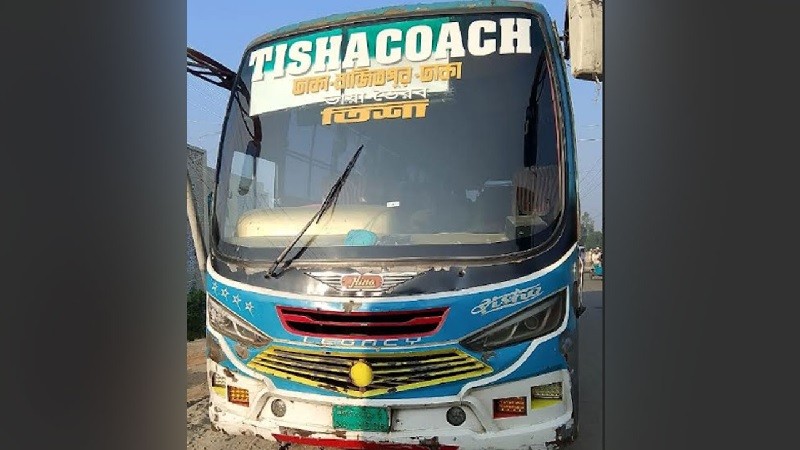 এবার বাসস্ট্যান্ডে দাঁড়িয়ে থাকা বাসে আগুন