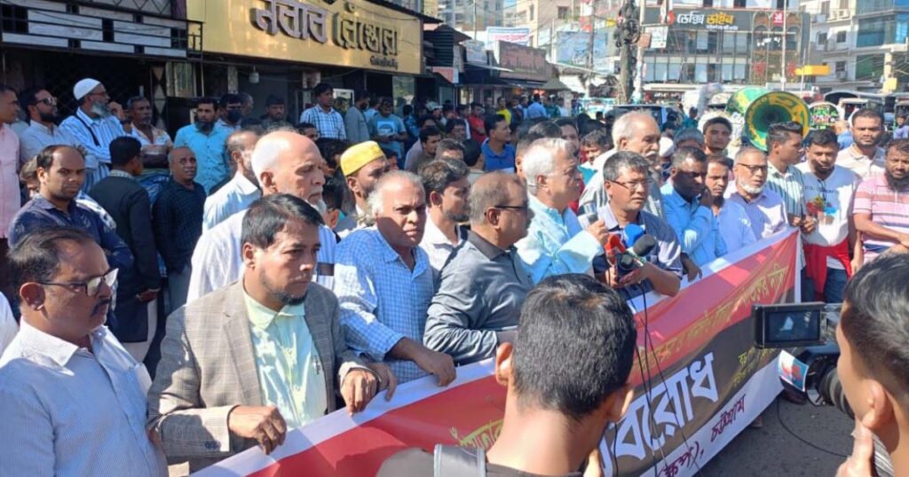 চট্টগ্রাম বন্দরের প্রবেশপথের তিন পয়েন্টে স্কপের অবরোধ