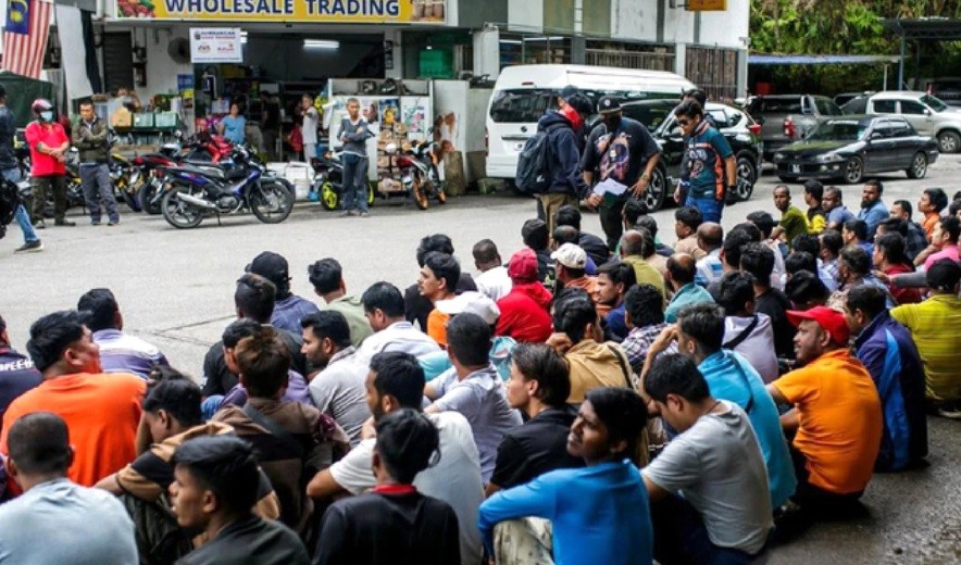 মালয়েশিয়ায় ব্যাপক অভিযান; ১৭৪ বাংলাদেশি আটক