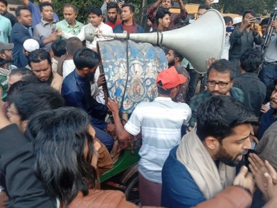 সম্প্রীতিকে ভয় পায় কারা