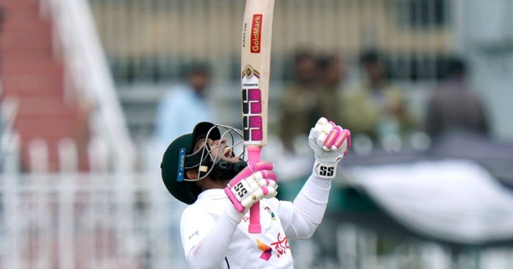 ইতিহাস গড়ার পরেই আউট মুশফিক