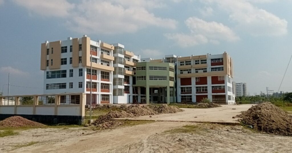 অরক্ষিত নবনির্মিত ভবন, খুলনা বিভাগীয় শিশু হাসপাতাল দ্রুত চালুর দাবি