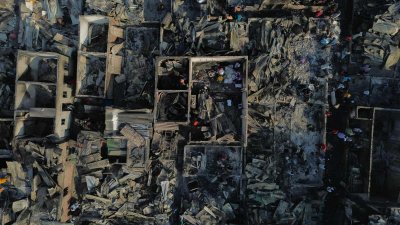 ১৬ ঘণ্টা পর সম্পূর্ণ নিভলো কড়াইল বস্তির আগুন