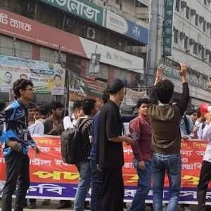 সায়েন্সল্যাব মোড় ছাড়লেন ঢাকা কলেজের শিক্ষার্থীরা, যান চলাচল স্বাভাবিক